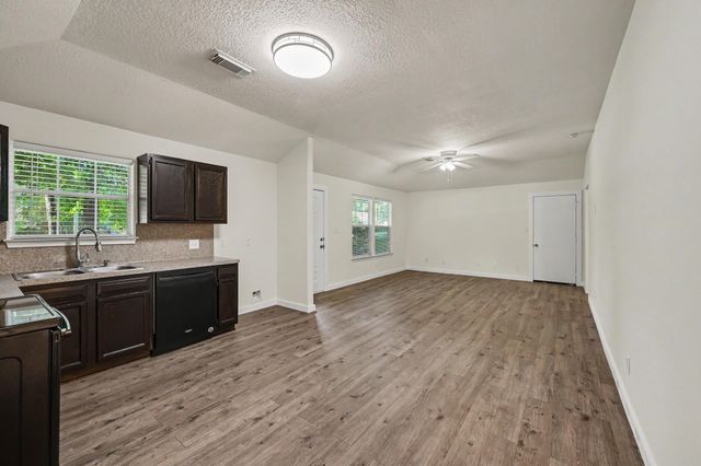 10807 Royal Tricia Drive, Conroe, TX 77303