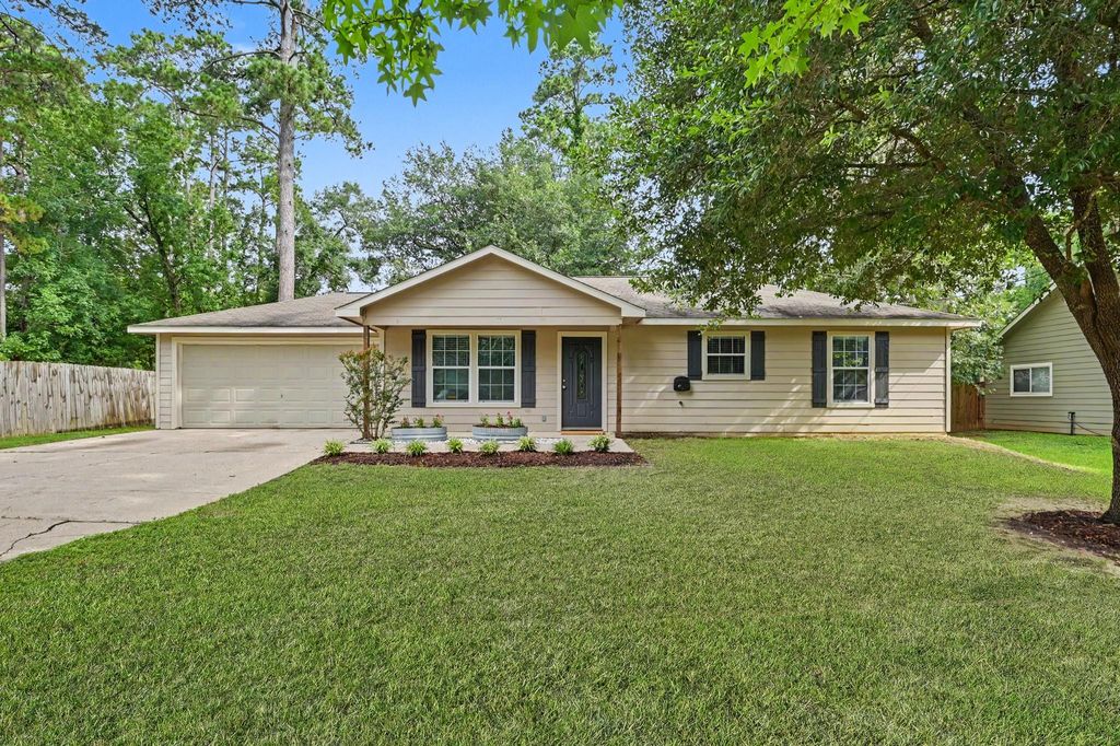 10807 Royal Tricia Drive, Conroe, TX 77303