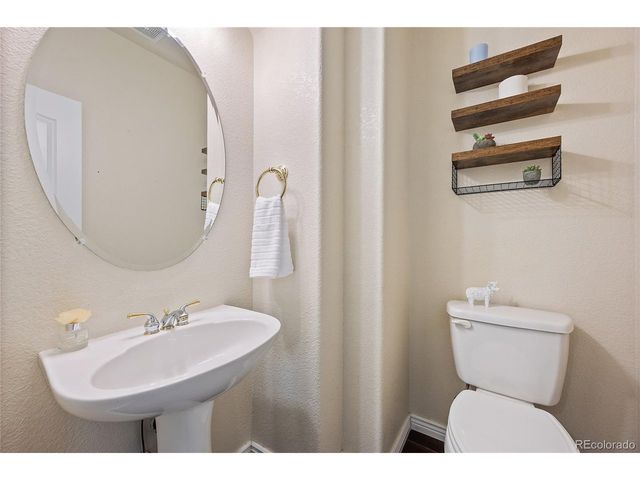 22426 E Roxbury Pl, Aurora, CO 80016