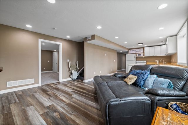 1803 NE Oak Drive, Ankeny, IA 50021