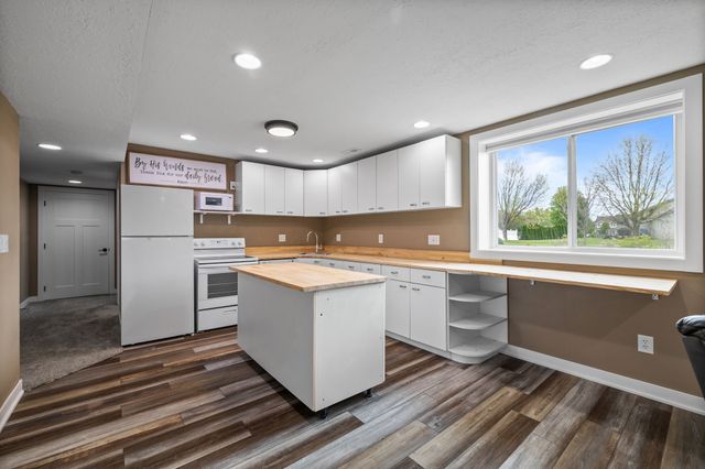 1803 NE Oak Drive, Ankeny, IA 50021