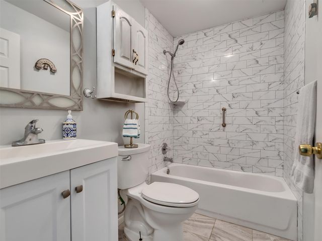 905 Bartlett Road, Katy, TX 77493