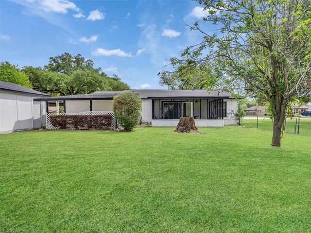 905 Bartlett Road, Katy, TX 77493