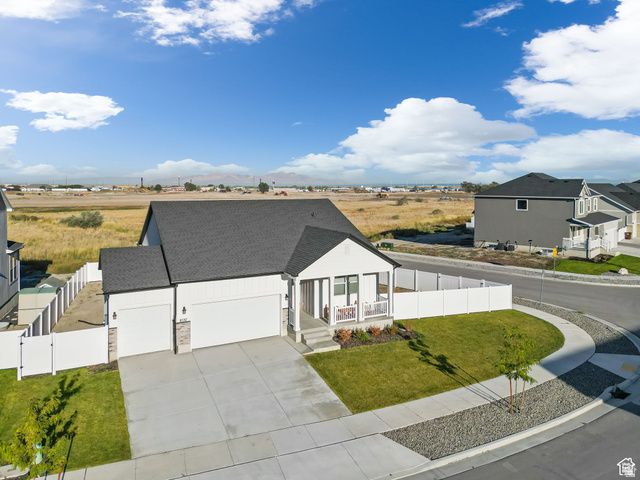 8537 N TIFFANY LN, Lake Point, UT 84074
