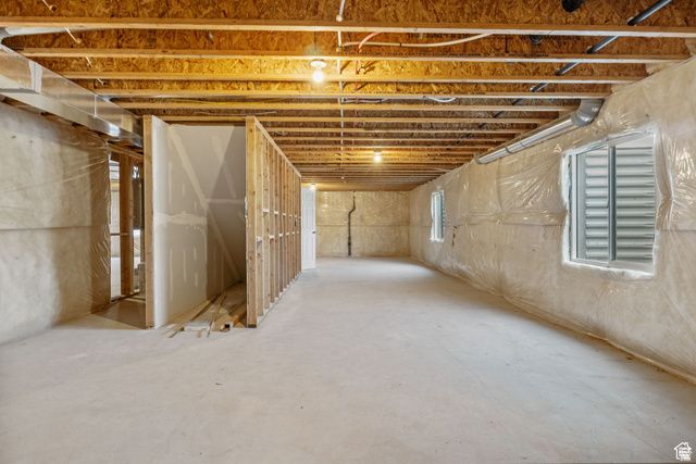 8537 N TIFFANY LN, Lake Point, UT 84074