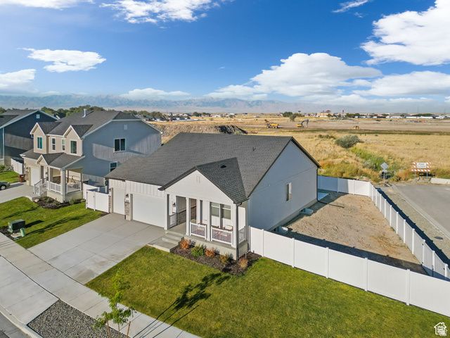 8537 N TIFFANY LN, Lake Point, UT 84074