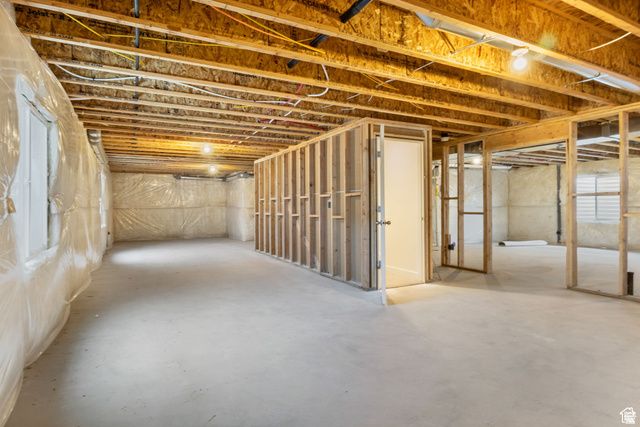 8537 N TIFFANY LN, Lake Point, UT 84074