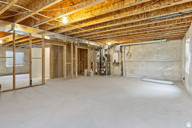 8537 N TIFFANY LN, Lake Point, UT 84074