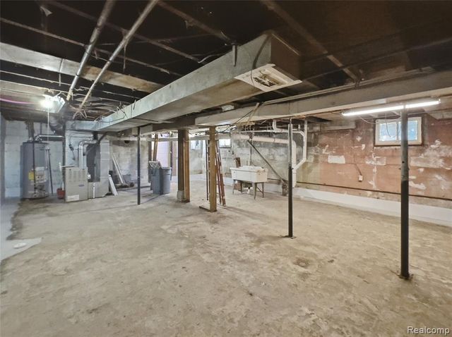 329 W Muir Avenue, Hazel Park, MI 48030
