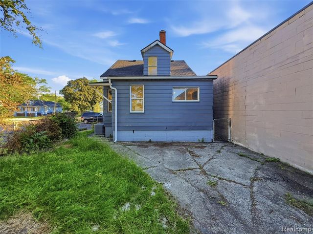 329 W Muir Avenue, Hazel Park, MI 48030
