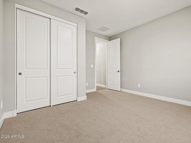 334 W FLATIRON Trail, Apache Junction, AZ 85120