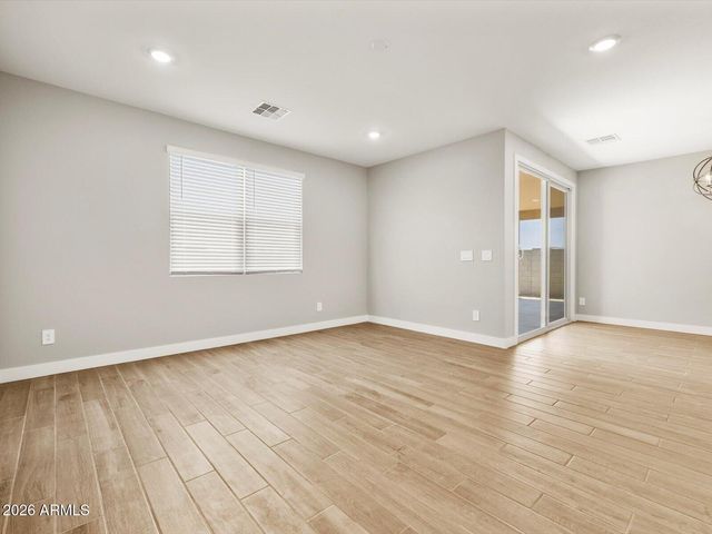 334 W FLATIRON Trail, Apache Junction, AZ 85120