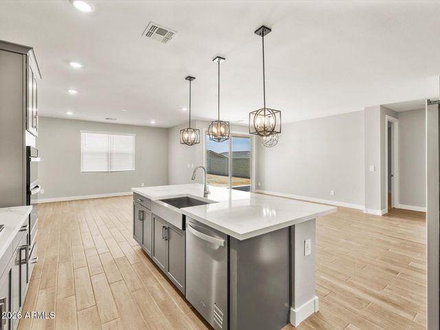 334 W FLATIRON Trail, Apache Junction, AZ 85120