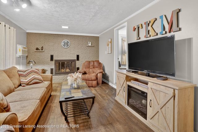 727 Center Street, Mason, MI 48854