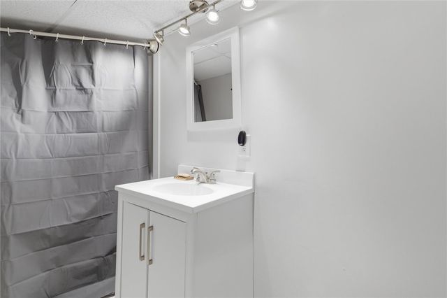 4301 Beverly Dr, Hopewell Twp, PA 15001