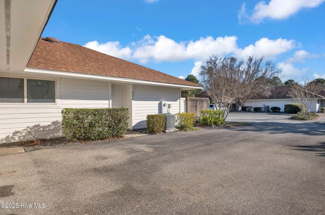 938 Summerlin Falls Court, Wilmington, NC 28412