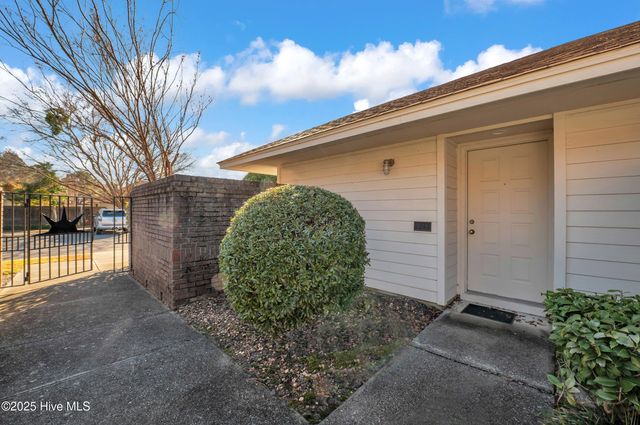 938 Summerlin Falls Court, Wilmington, NC 28412