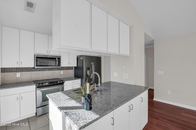 938 Summerlin Falls Court, Wilmington, NC 28412