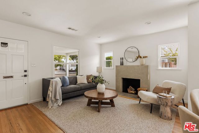 8115 Georgetown Avenue, Los Angeles, CA 90045