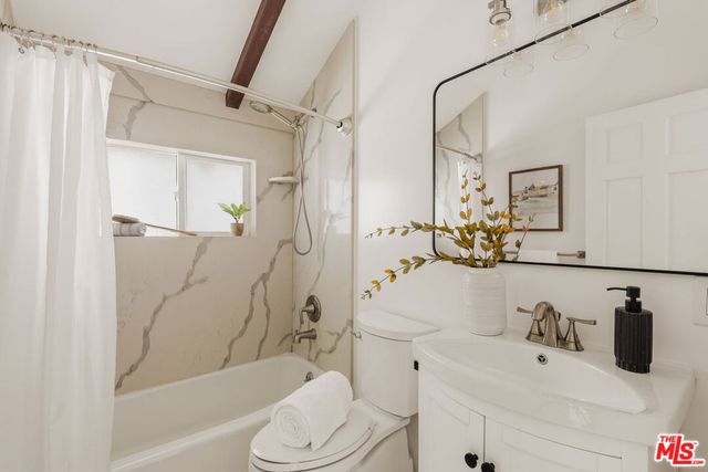 8115 Georgetown Avenue, Los Angeles, CA 90045