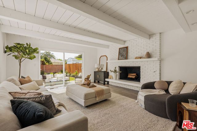 8115 Georgetown Avenue, Los Angeles, CA 90045