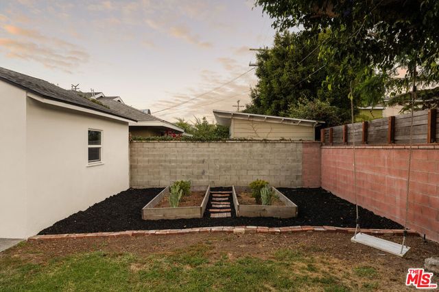 8115 Georgetown Avenue, Los Angeles, CA 90045