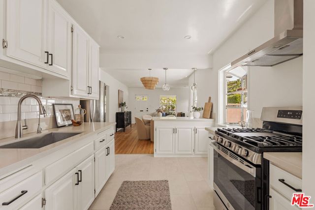 8115 Georgetown Avenue, Los Angeles, CA 90045