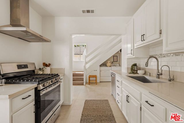 8115 Georgetown Avenue, Los Angeles, CA 90045