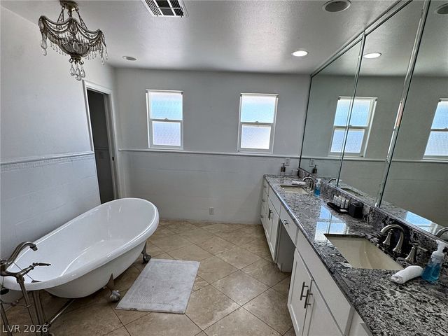 2682 Topaz Square, Las Vegas, NV 89121