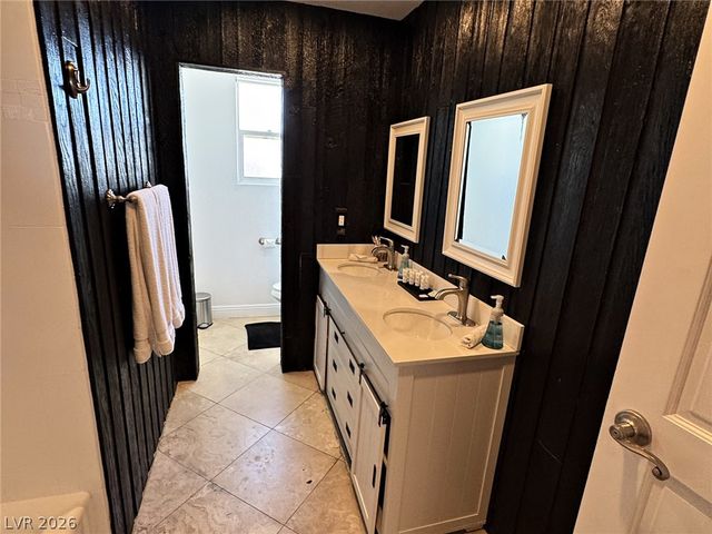 2682 Topaz Square, Las Vegas, NV 89121