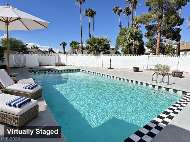 2682 Topaz Square, Las Vegas, NV 89121