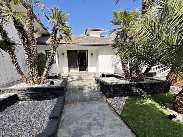 2682 Topaz Square, Las Vegas, NV 89121