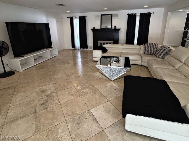 2682 Topaz Square, Las Vegas, NV 89121