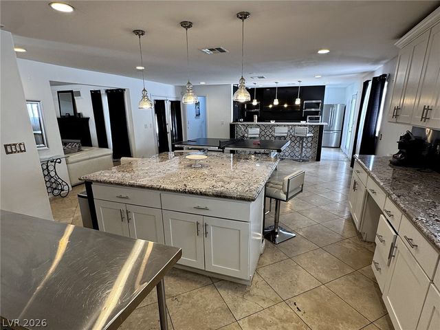 2682 Topaz Square, Las Vegas, NV 89121