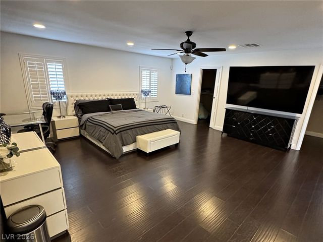 2682 Topaz Square, Las Vegas, NV 89121