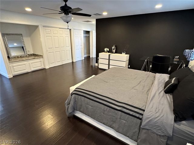 2682 Topaz Square, Las Vegas, NV 89121