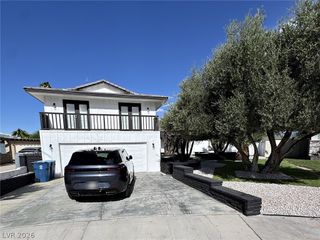 2682 Topaz Square, Las Vegas, NV 89121