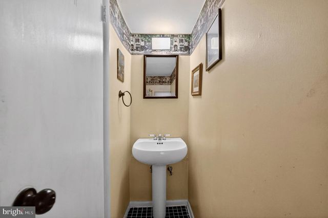 214 WAVERLY RD, Wilmington, DE 19803