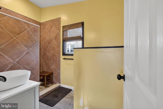 214 WAVERLY RD, Wilmington, DE 19803