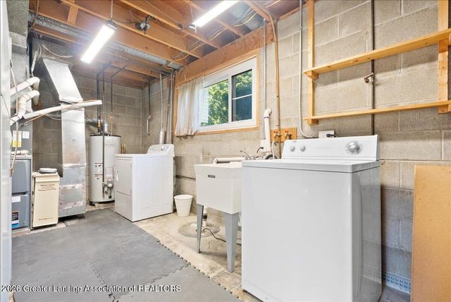2711 W Mount Hope Avenue, Lansing, MI 48911