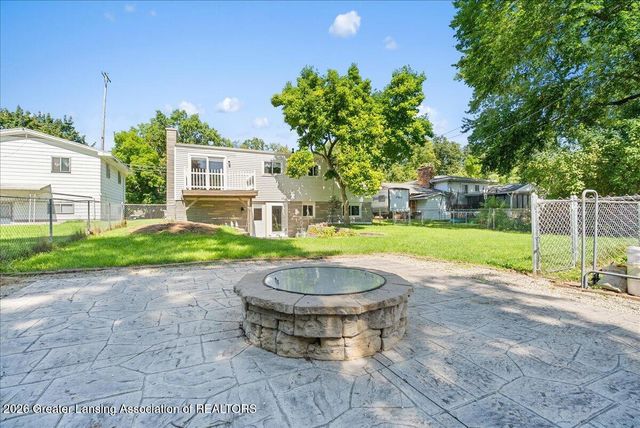 2711 W Mount Hope Avenue, Lansing, MI 48911