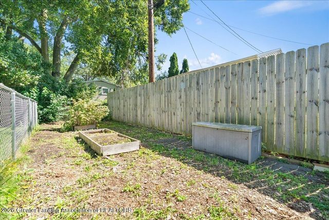 2711 W Mount Hope Avenue, Lansing, MI 48911