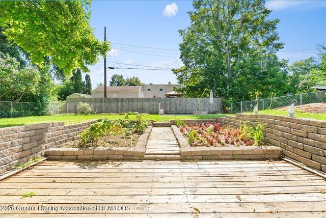 2711 W Mount Hope Avenue, Lansing, MI 48911