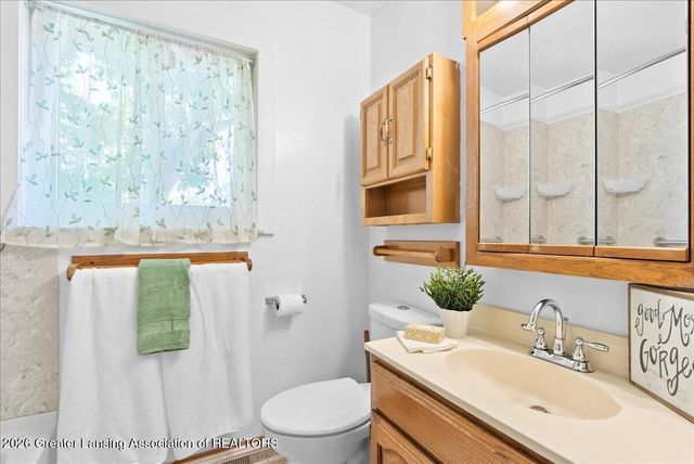 2711 W Mount Hope Avenue, Lansing, MI 48911