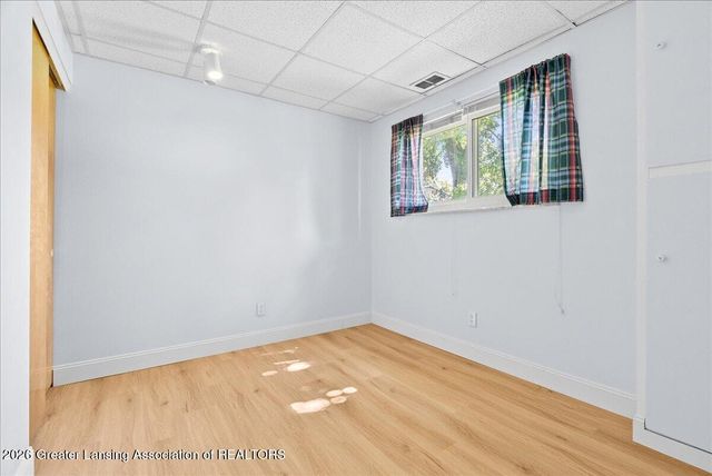 2711 W Mount Hope Avenue, Lansing, MI 48911