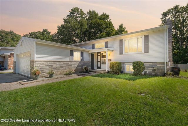 2711 W Mount Hope Avenue, Lansing, MI 48911
