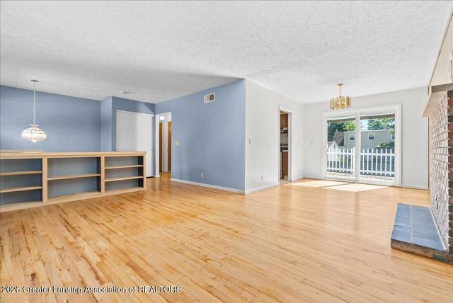 2711 W Mount Hope Avenue, Lansing, MI 48911