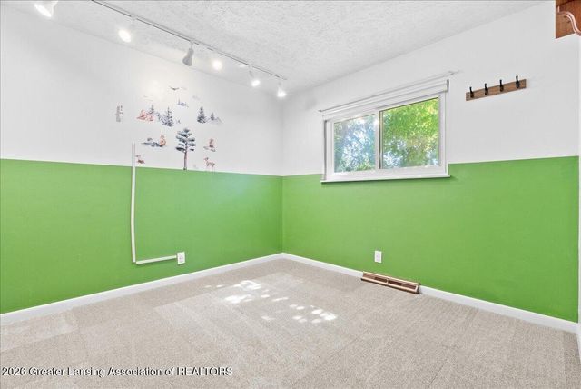 2711 W Mount Hope Avenue, Lansing, MI 48911