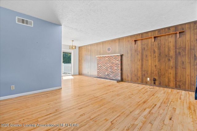 2711 W Mount Hope Avenue, Lansing, MI 48911
