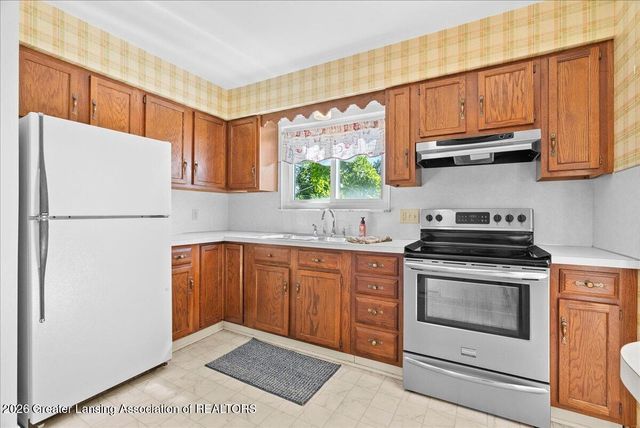 2711 W Mount Hope Avenue, Lansing, MI 48911